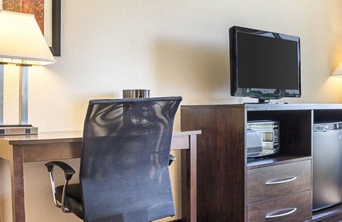 Minot Hotel | Quality Inn & Suites