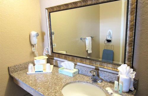 New Port Richey Hotel | Quality Inn & Suites Conference Center