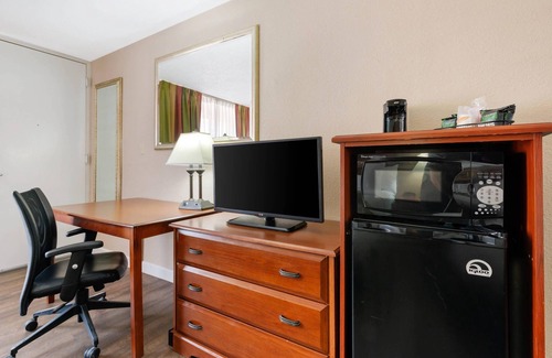New Port Richey Hotel | Quality Inn & Suites Conference Center
