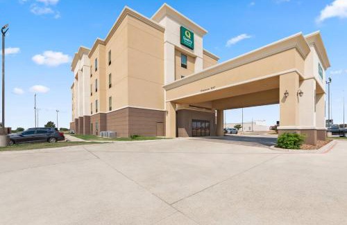 Pearsall Hotel | Quality Inn & Suites