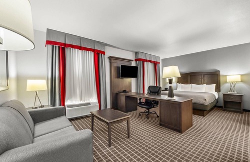 Pearsall Hotel | Quality Inn & Suites