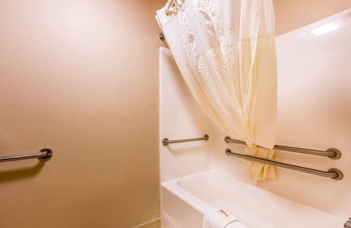 Springfield Hotel | Quality Inn & Suites