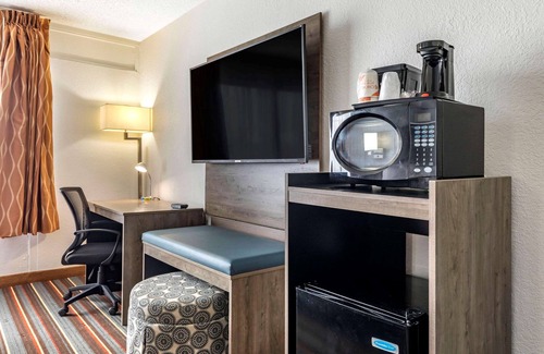 Sulphur Springs Hotel | Quality Inn & Suites Sulphur Springs
