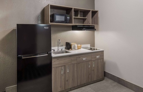 Bellmead Hotel | Quality Inn & Suites