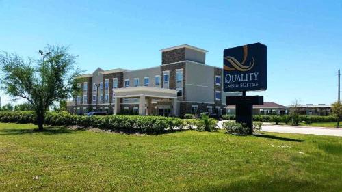 Victoria Hotel | Quality Inn & Suites Victoria East