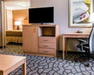 Warren Hotel | Quality Inn & Suites Warren - Detroit