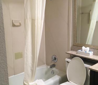 Fairview Shores Hotel | Quality Inn & Suites Winter Park Village Area