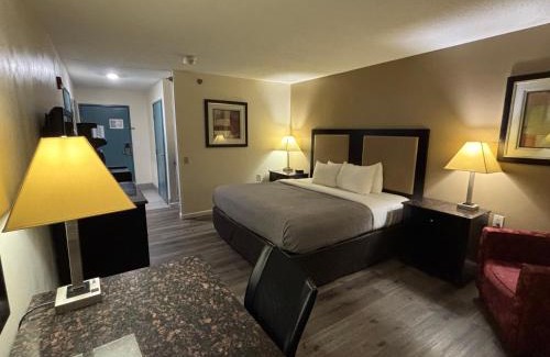 Woodstock Hotel | Quality Inn & Suites Woodstock near Lake Geneva