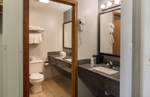 Billings Park Hotel | Quality Inn Superior - Duluth