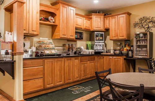 Beloit Hotel | Quality Inn