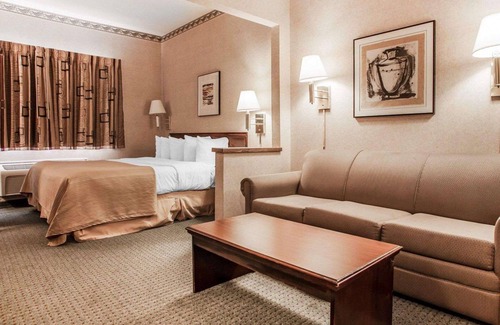 Beloit Hotel | Quality Inn