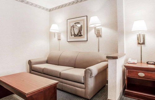 Beloit Hotel | Quality Inn