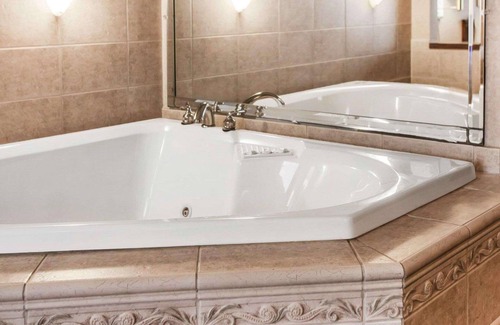 Beloit Hotel | Quality Inn