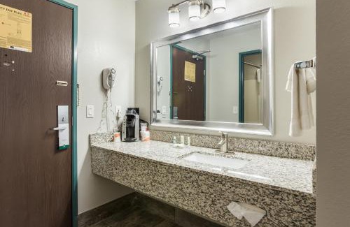 Clare Hotel | Quality Inn