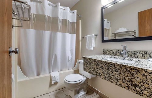 Creston Hotel | Quality Inn