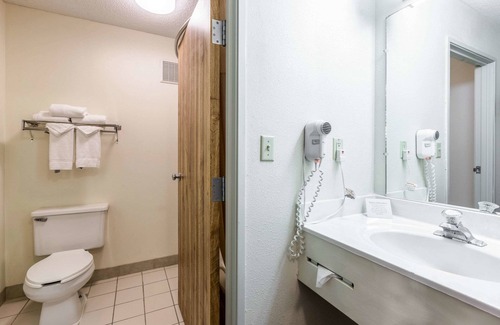 Kearney Hotel | Quality Inn