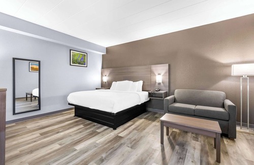 Lawrenceburg Hotel | Quality Inn