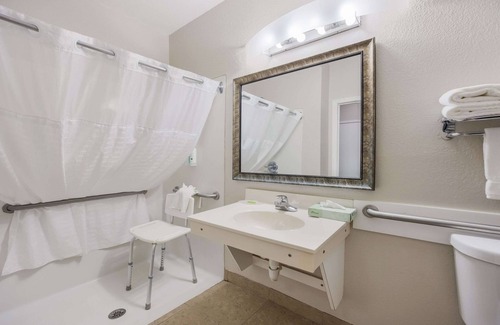 Moultrie Hotel | Quality Inn
