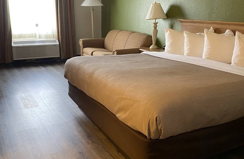 Perrysburg Hotel | Quality Inn