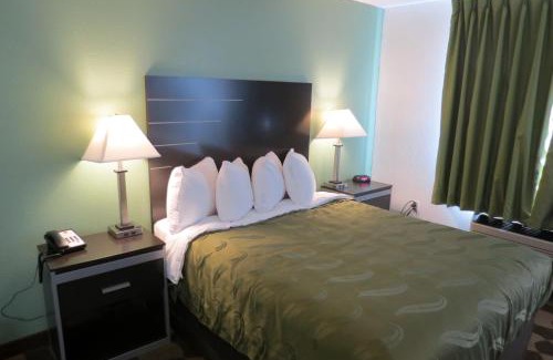 Russell Hotel | Quality Inn