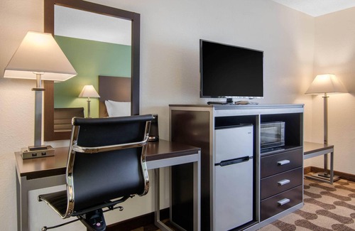 Russell Hotel | Quality Inn