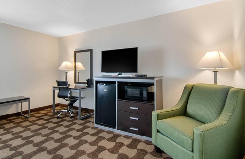 Russell Hotel | Quality Inn