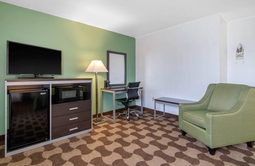 Russell Hotel | Quality Inn