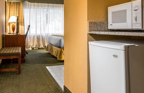 Southfield Hotel | Quality Inn