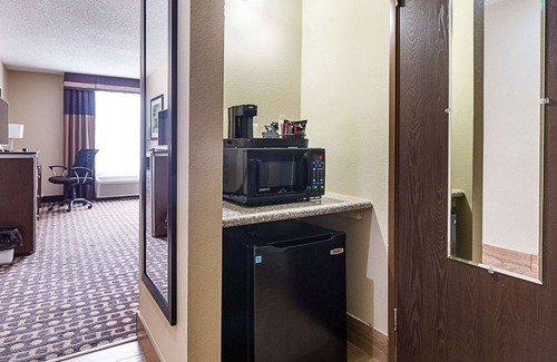 West Plains Hotel | Quality Inn