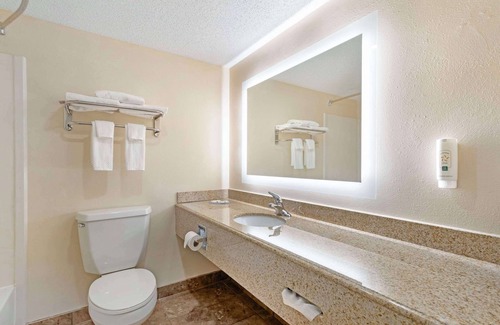 Valley Hotel | Quality Inn Valley - West Point