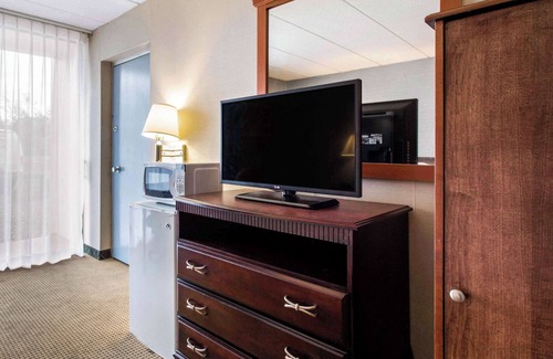 West Springfield Hotel | Quality Inn West Springfield
