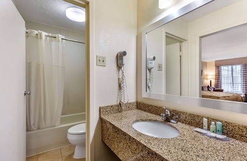 Rolling Road Farms Hotel | Quality Inn Windsor Mill