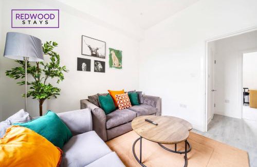 Rushmoor District Apartment | QUALITY SERVICED APARTMENTS IN ALDERSHOT TOWN CENTRE, FREE WiFi, ITS PERFECT FOR BUSINESS STAYS, FAMILIES, RELOCATIONS, EXTENDED STAYS, AND EMERGENCY ACCOMMODATION by REDWOOD STAYS