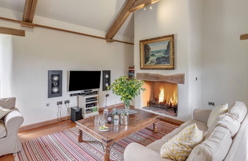 Modbury House | Quality Stone Barns With Heated Swimming Pool Located in 64 Acres Of Farm Land