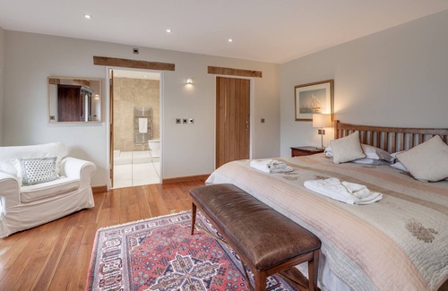 Modbury House | Quality Stone Barns With Heated Swimming Pool Located in 64 Acres Of Farm Land