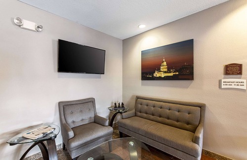 Franklin Park Hotel | Quality Suites Austin South St. Elmo District