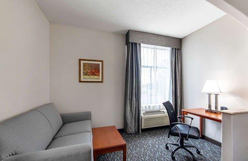 Franklin Park Hotel | Quality Suites Austin South St. Elmo District