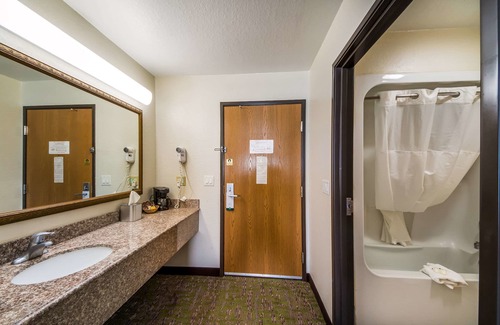 San Antonio Hotel | Quality Suites San Antonio Brooks City Base
