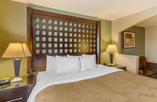 Sherman Hotel | Quality Suites Sherman