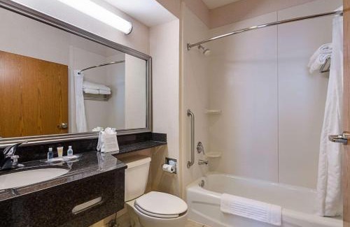 Springdale Hotel | Quality Suites Springdale West I-49