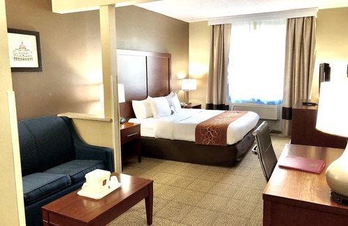 Waldorf Hotel | Quality Suites