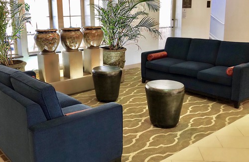 Waldorf Hotel | Quality Suites