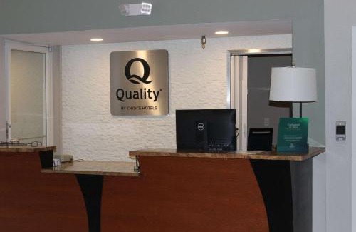 Waldorf Hotel | Quality Suites Waldorf