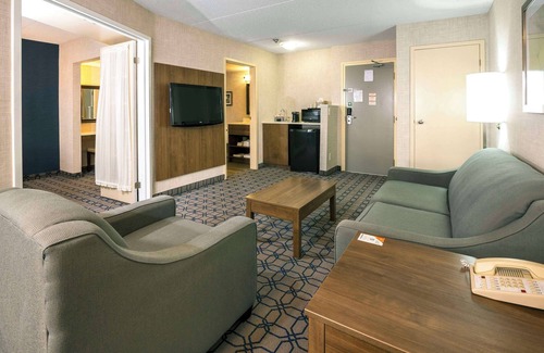 Whitby Hotel | Quality Suites Whitby