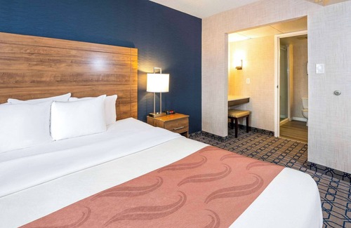 Whitby Hotel | Quality Suites Whitby