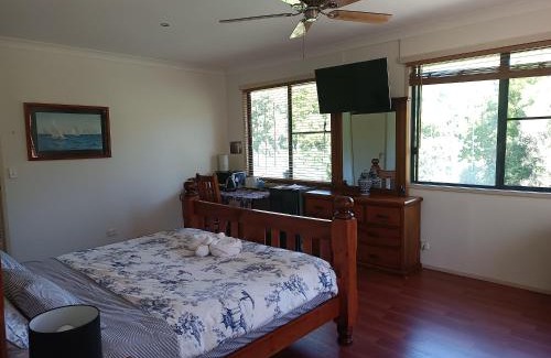 Repentance Creek Hotel | Quand0ng Valley Inn The Waterfall Room