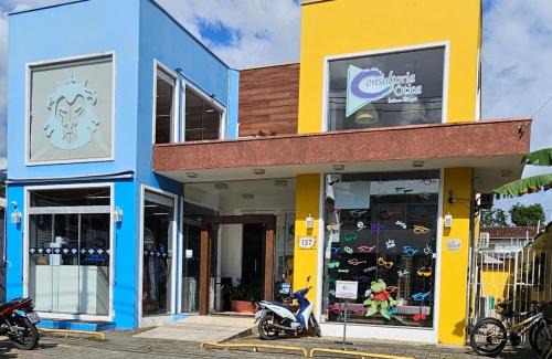 Centro Comercial House | Quarto 100m da praia Pereque