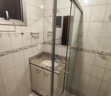 Santa Monica House | Quarto com banheiro privativo PARA MULHERES