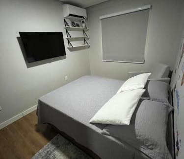 Primeiro de Maio House | Quarto privativo em Brusque próximo ao hospital e centro