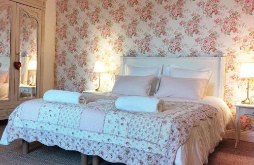 Gennes-Val-de-Loire Bed & Breakfast | Quatre Chats sous un Pin